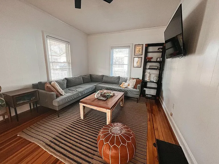 300 Augusta St — Photo 7