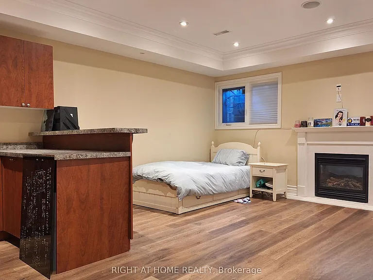 378 Douglas Ave — Photo 8