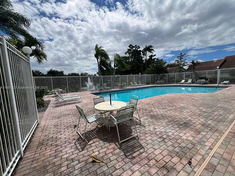 7652 Pinewalk Dr S #139 — Photo 26