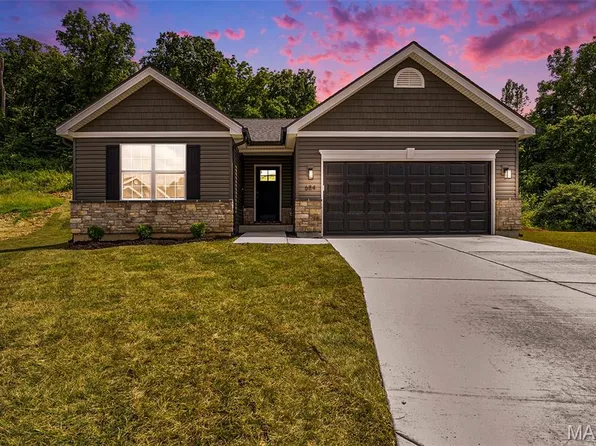 684 Fox Creek Dr, Fenton, MO 63026