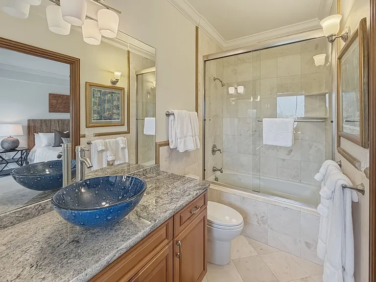 221 Portlock Rd — Photo 32
