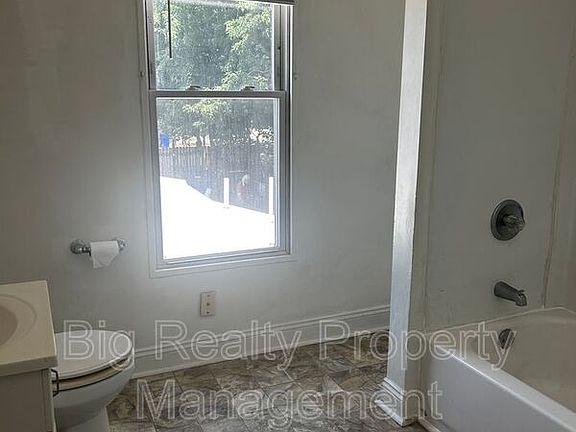 5th image of 441 Walnut St