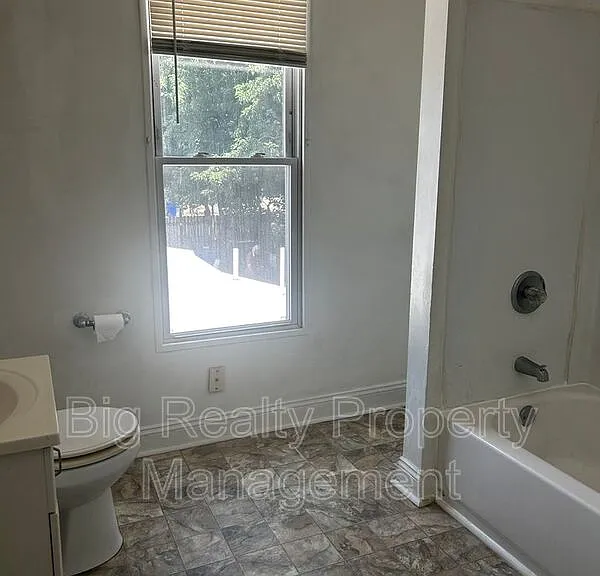 441 Walnut St — Photo 5
