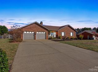 5164 Olde School Dr, Hickory, NC 28602