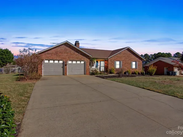 5164 Olde School Dr, Hickory, NC 28602