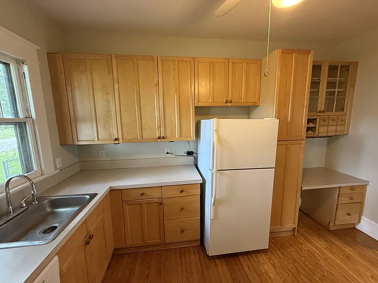 230 Grand Ave — Photo 12