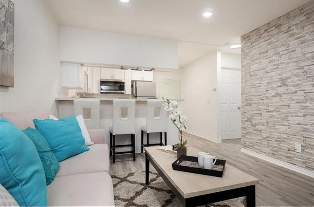 1631 Bayview Heights Dr — Photo 3