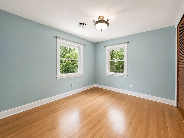 111 Deer Spring Rd — Photo 13
