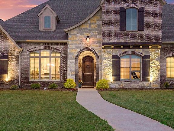 2nd image of 310 Ashley Ln