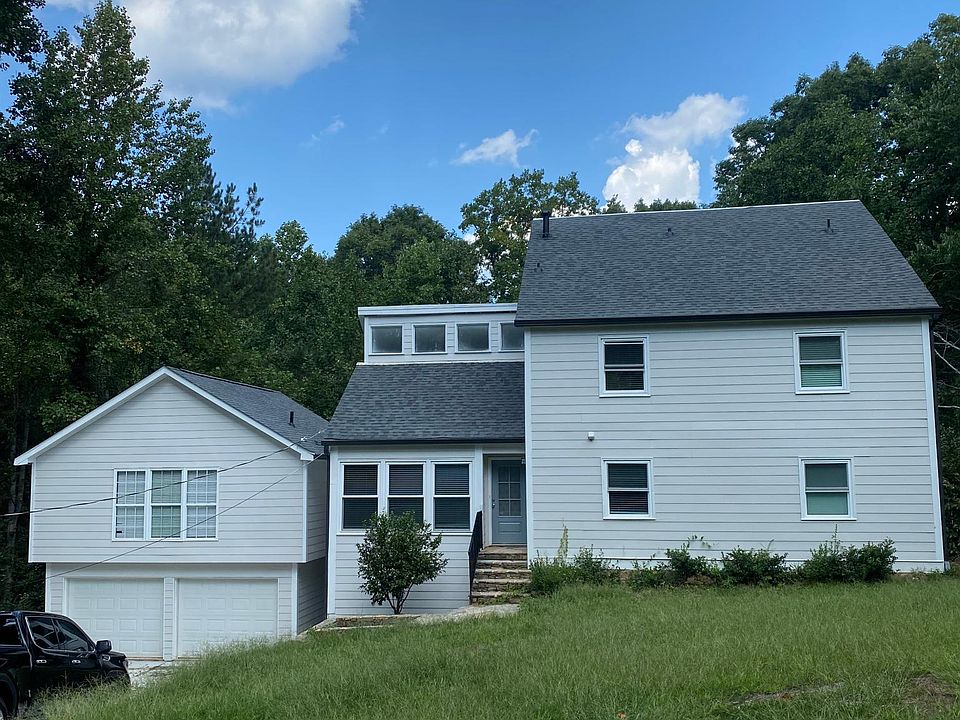 the detached in-law suite is above the garage