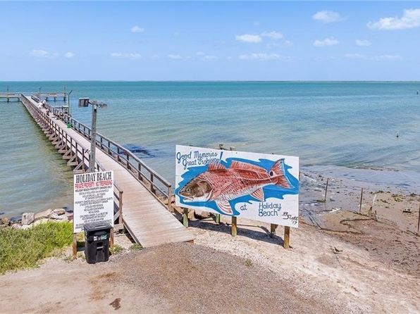 128 Saint Charles Loop W, Rockport, TX 78382