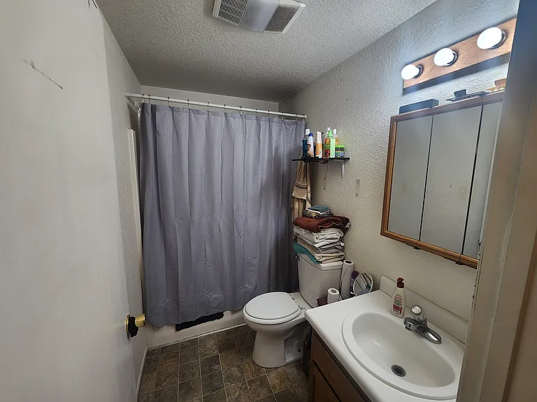 908 NW E St #B — Photo 5