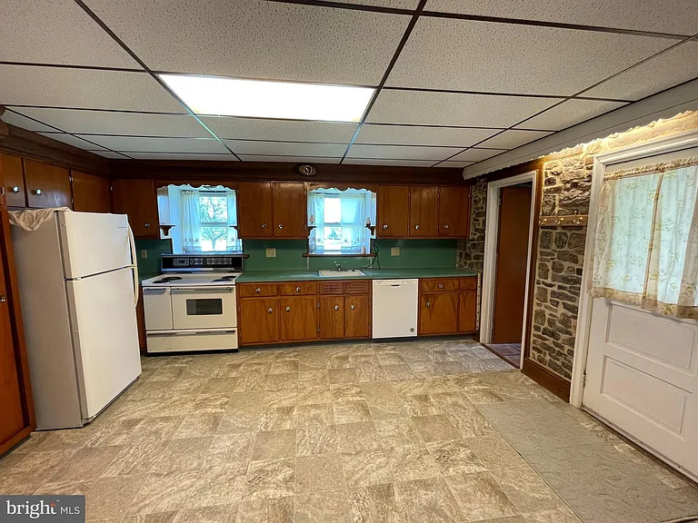 2080 Milford Square Pike — Photo 7