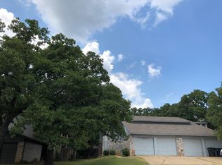 1932 Crooked Ln, Fort Worth, TX 76112