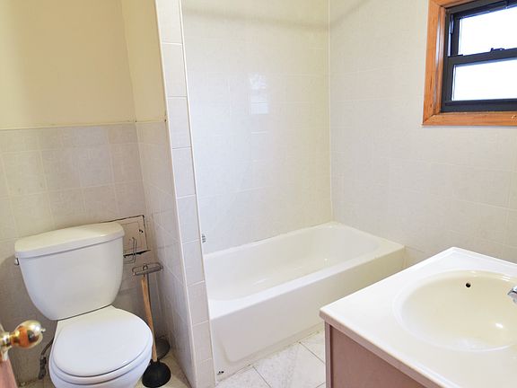 3rd image of 225 Madison St #Zzz
