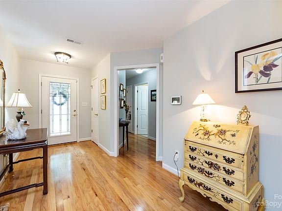 5th image of 174 Oak Village Pkwy #71