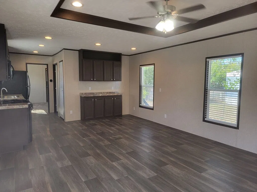 3 bed, 2.0 bath, 1056 sqft, $1,599 — Photo 2