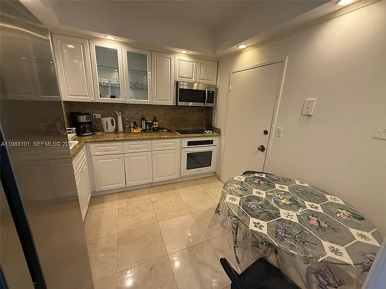 5555 Collins Ave #17A — Photo 11