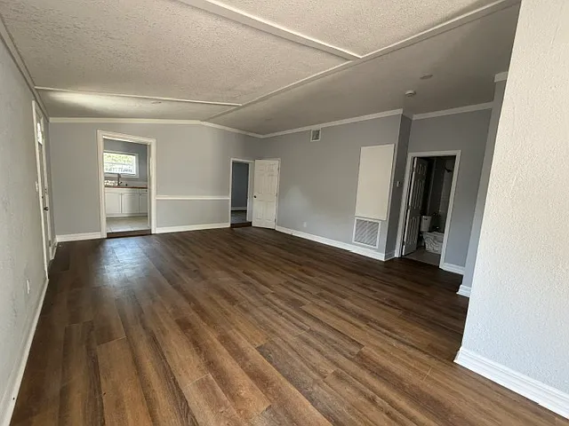 3411 E Lambright St — Photo 3