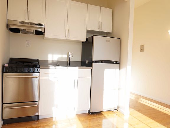 2nd image of 179 Saint Botolph St APT 7B