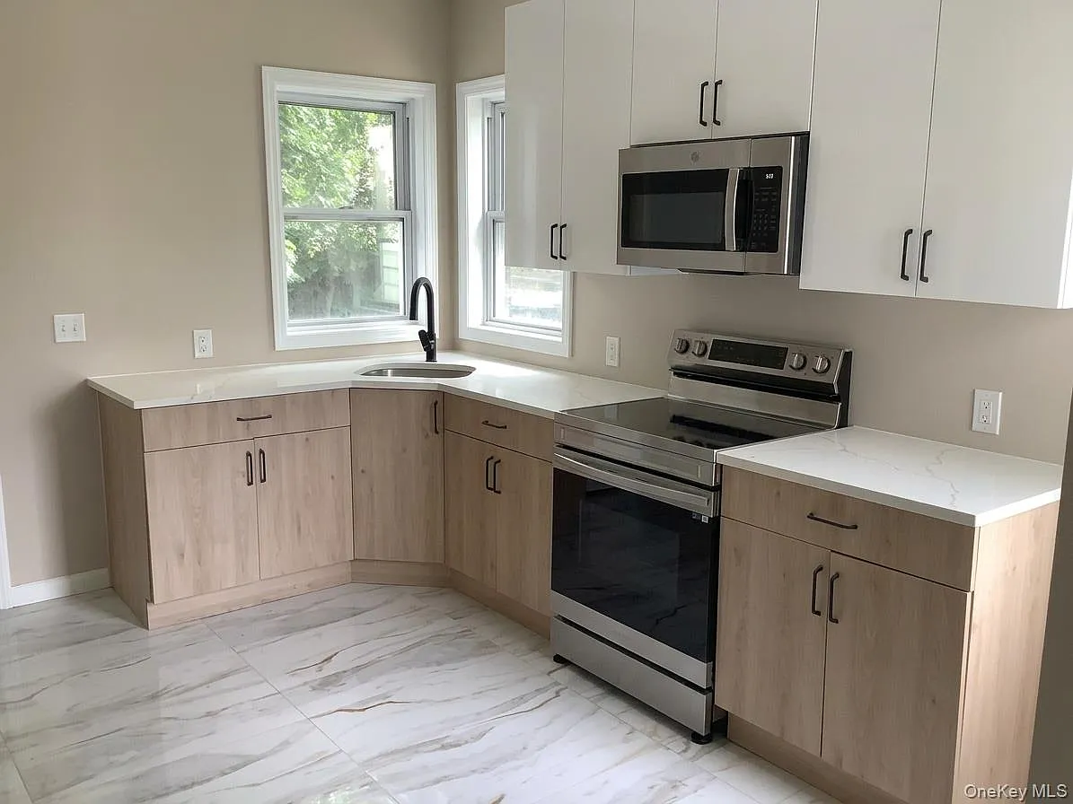 3 bed, 1.5 bath, 1424 sqft, $2,700 — Photo 2