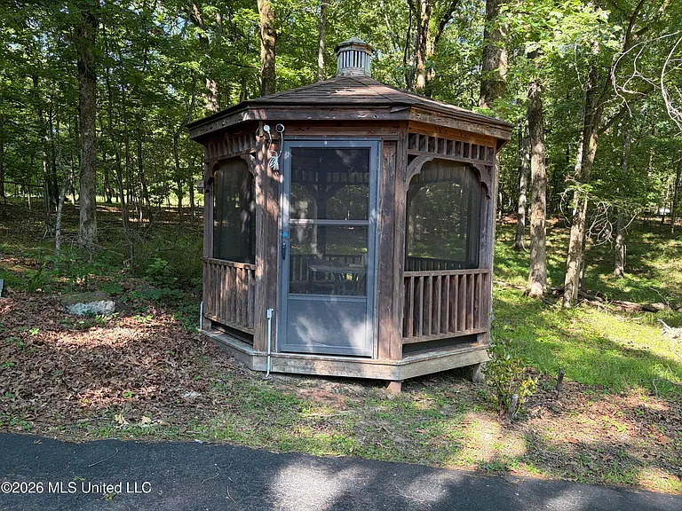 870 Green Acres Dr — Photo 34