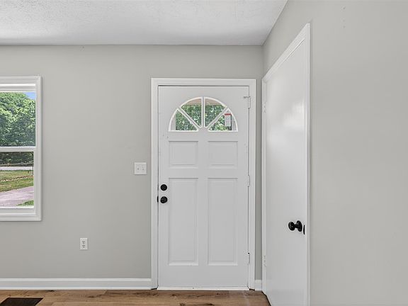 4th image of 960 Plum Springs Rd