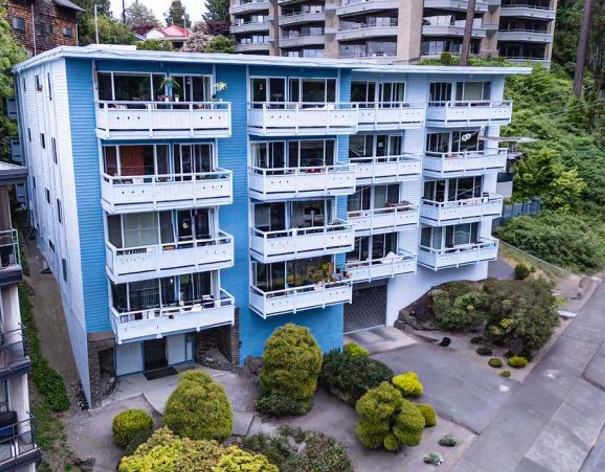 Building Photo - 7060 Lincoln Park Way SW