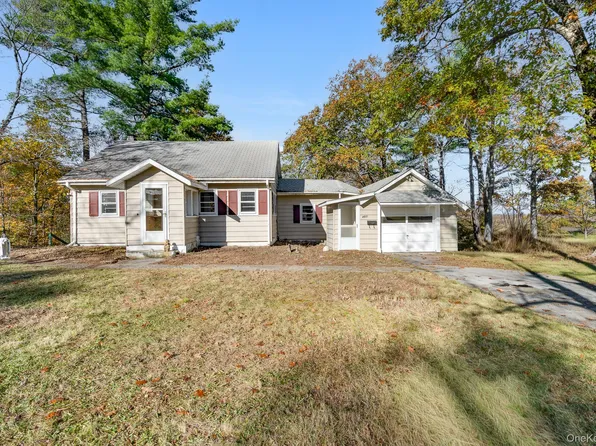 453 Pine Hill Road, Pleasant Valley, NY 12569