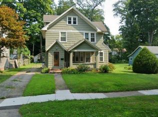 70 Lakeshire Rd, Rochester, NY 14612