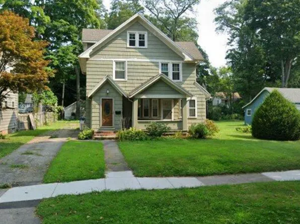 70 Lakeshire Rd, Rochester, NY 14612
