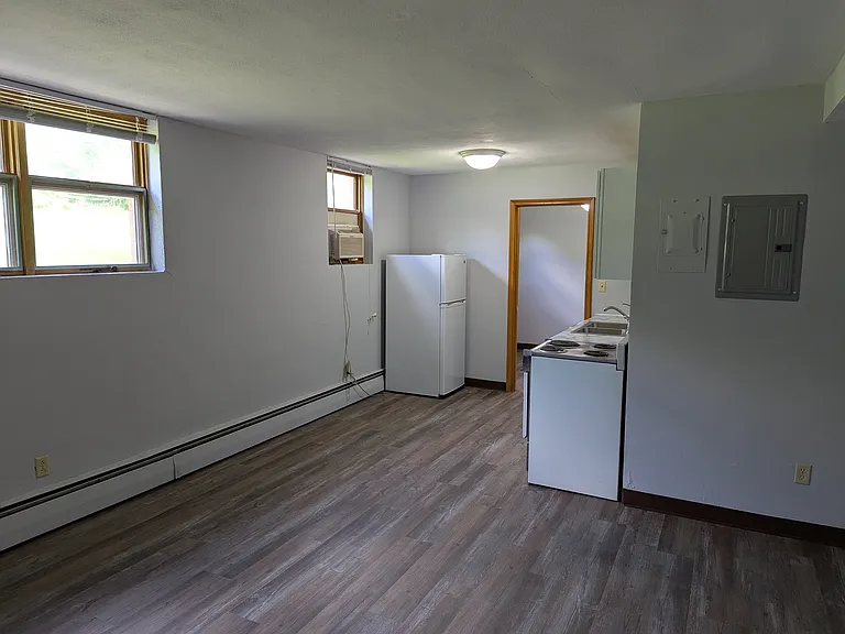 kitchen/dining area