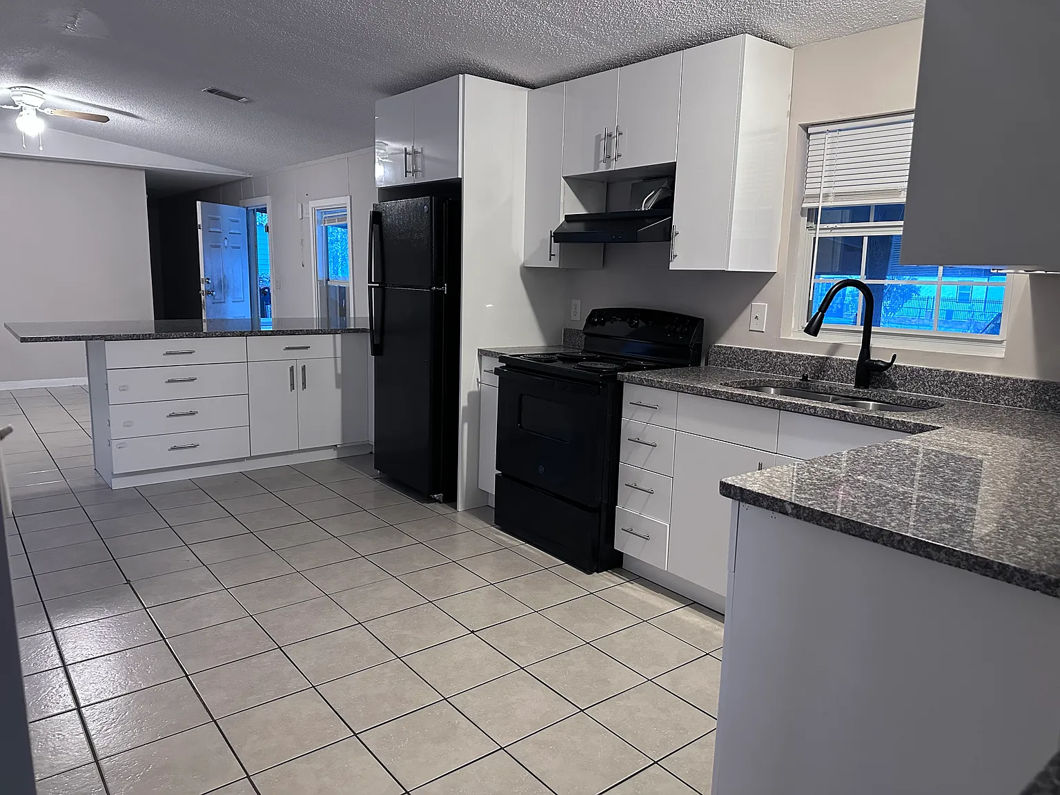 3 bed, 1064 sqft, $1,650 — Photo 4
