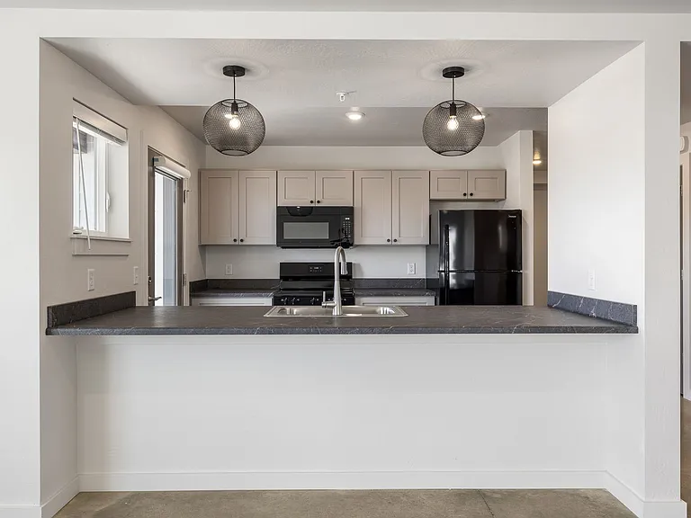 172 Brewers Blvd — Photo 39