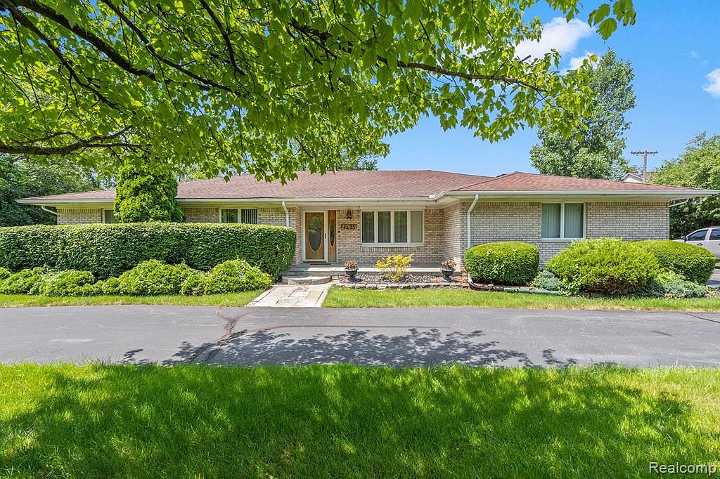 27841 Rainbow Cir, Lathrup Village, MI 48076 MLS 20230055914 Zillow