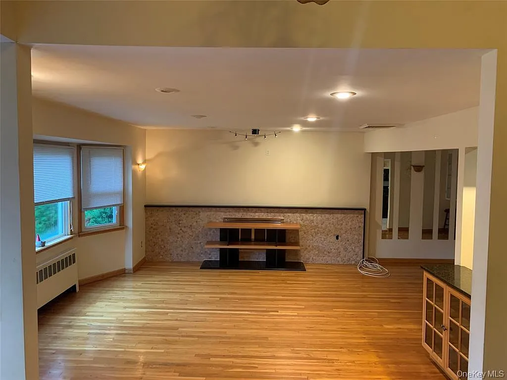 3 bed, 3.0 bath, 1783 sqft, $5,100 — Photo 2