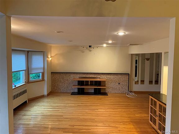 2nd image of 2 Stuart Dr