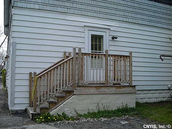 3rd image of 616-18 Helen St