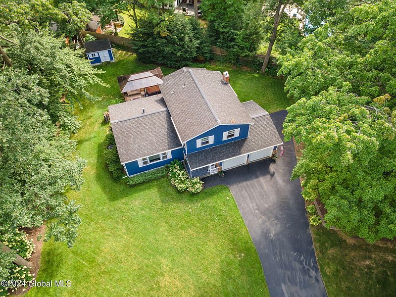 4th image of 2 Canterbury Court
