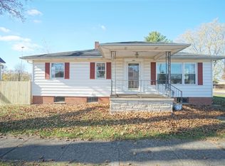 302 S Walnut St, Mentone, IN 46539