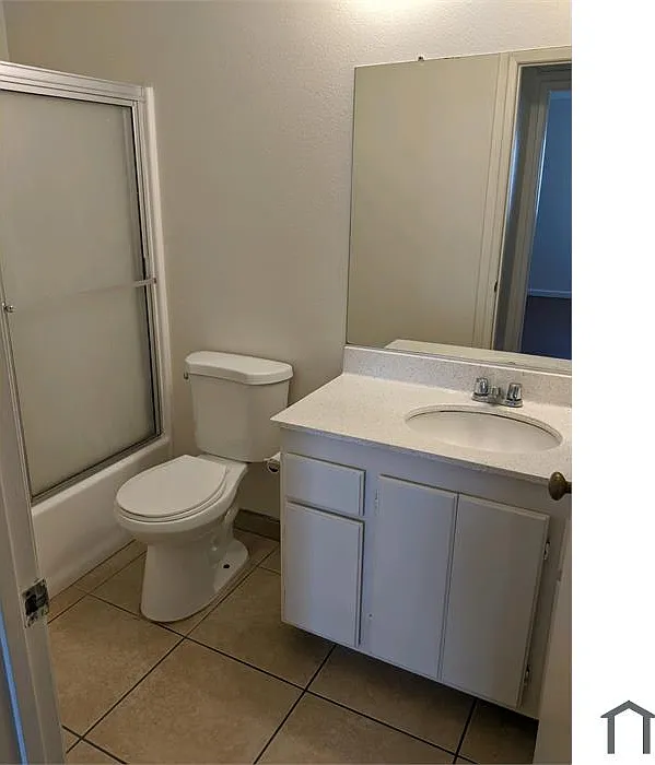 2 bed, 950 sqft, $2,400 — Photo 2