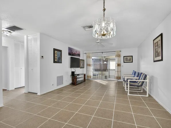 2833 Crosley Drive W #C, West Palm Beach, FL 33415