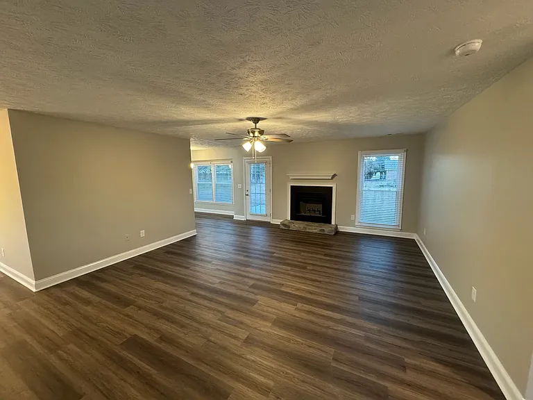 139 Thornbird Dr — Photo 3