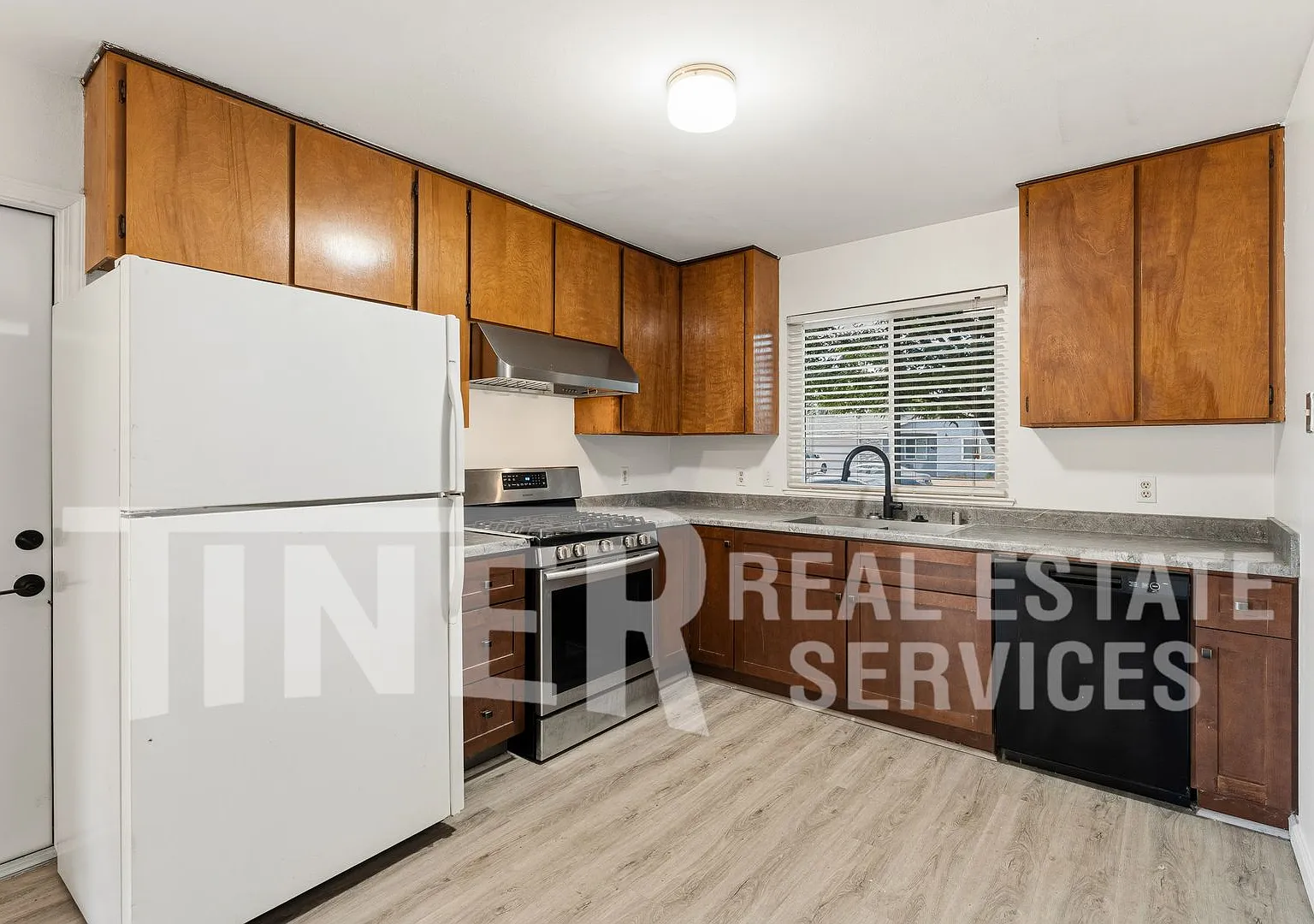 3729 Moonbeam Dr - Tier 2 — Photo 3