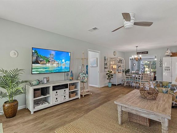 5th image of 702 Poinciana Rd