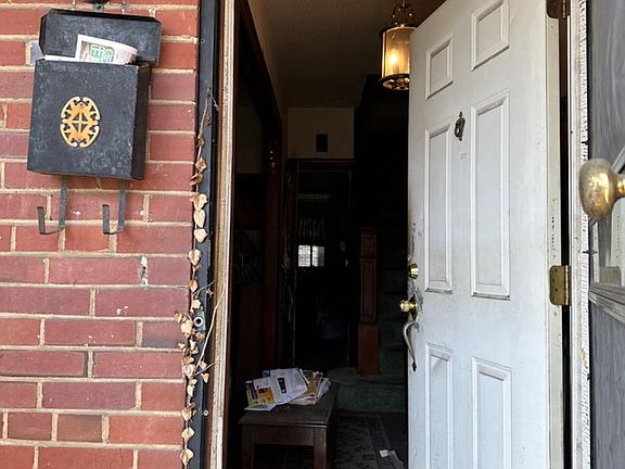 4th image of 760 19th St NE