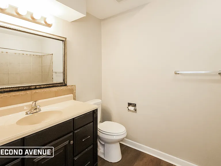 11032 N Harrison St — Photo 15