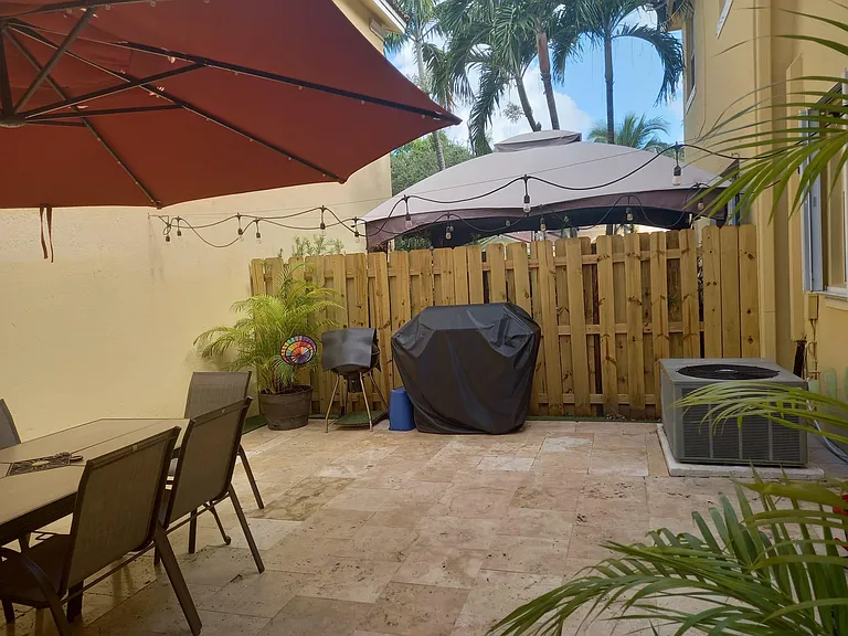 886 SW 149th Ct — Photo 32