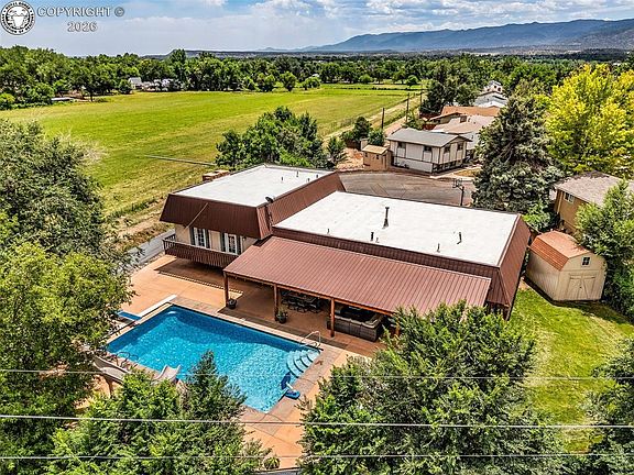 2nd image of 127 Circle Dr N