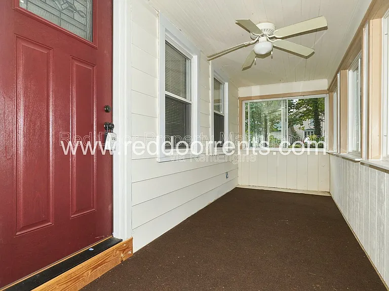 385 W Hawthorne St — Photo 4